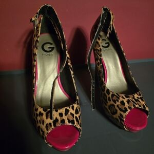 G by Guess Size 9.5 leopard print red toe
